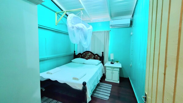 3 habitaciones, tabla de planchar con plancha, wifi y ropa de cama