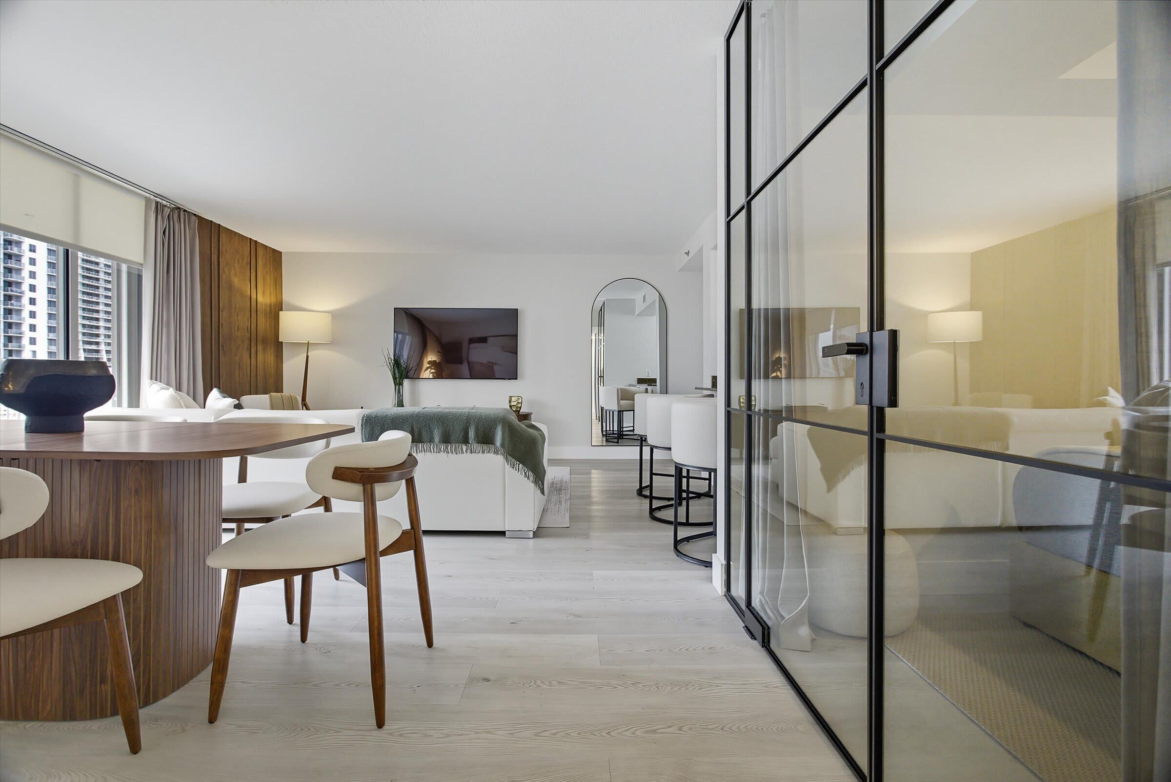 3 habitaciones, tabla de planchar con plancha, cuna de viaje y wifi 