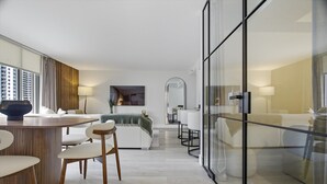 Room - Brickell Bayview Balcony Pool  Free Parking (Miami)