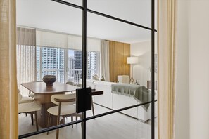 Televisión, oficina