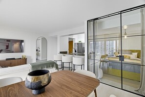 3 habitaciones, tabla de planchar con plancha, cuna de viaje y wifi 