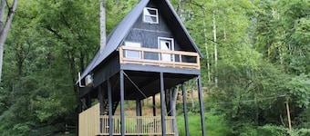 Tiny Treehouse Escape with Wi-Fi, Modern Amenities, BBQ Deck + Mountain Views