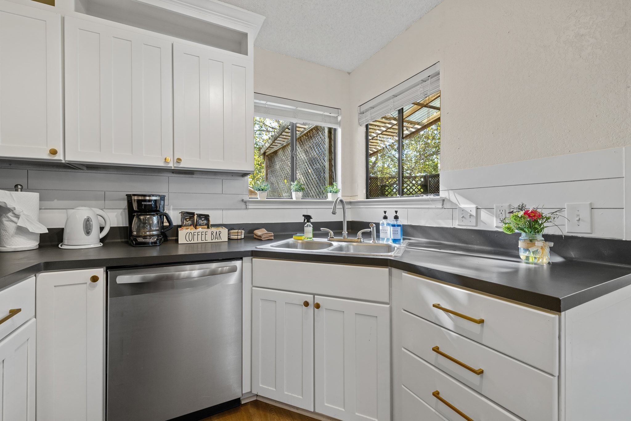 冰箱、微波炉、烤箱、炉灶