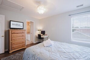 3 Schlafzimmer, Schreibtisch, Bügeleisen/Bügelbrett, kostenloses WLAN