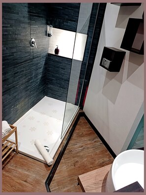 Doppia City, 1 letto queen, non fumatori, aria condizionata | Bagno | Bidet