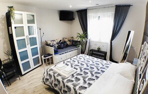 Værelse til 3 personer - ikke-ryger - aircondition | Mørklægningsgardiner, gratis Wi-Fi, sengetøj