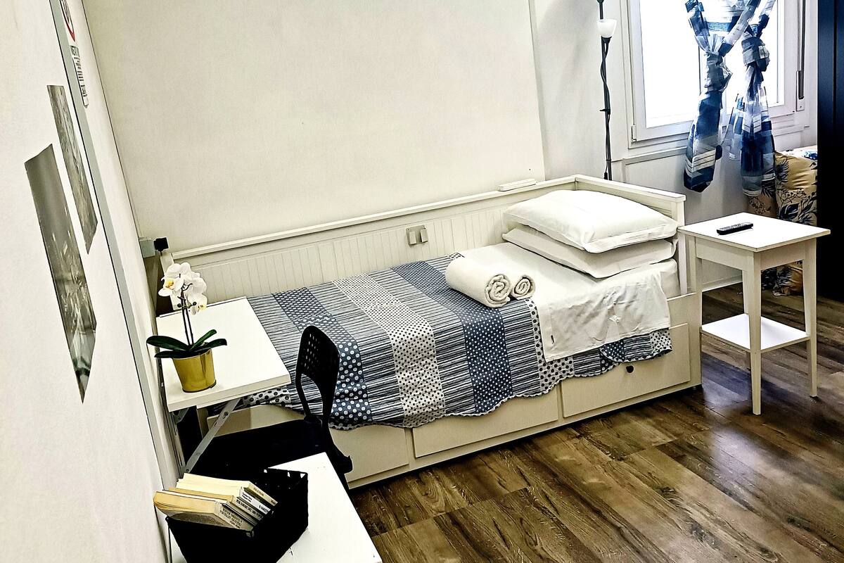 Camera singola, 1 letto singolo, aria condizionata | Tende oscuranti, Wi-Fi gratuito, lenzuola