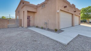 A single-story house with a garage, a front door, and a small front yard with a gravel driveway. - 3 Mi to London Bridge Beach - 'ggs River Retreat' (Lake Havasu City)