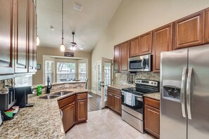 House (4 Bedrooms) | Interior