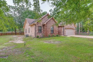 House (4 Bedrooms) | Interior - Spacious Yard! Navarre Home in Quiet Neighborhood (Navarre)