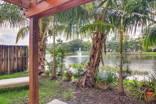 Yard w/ Lake View: Remote Working Hub in Homestead