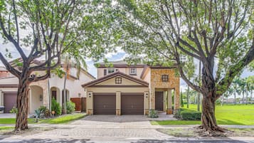 House (3 Bedrooms) | Front of property