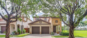 Yard w/ Lake View: Remote Working Hub in Homestead