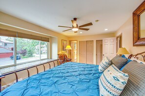 Apartment (4 Bedrooms) | Interior - Walk to Ski Shuttle: Dtwn Frisco Gem w/ Fireplace! (Frisco)