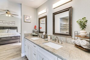 Apartment (0 Bedroom) | Interior - Pool Access & Private Deck: Mtn-view Bonita Studio (Bonita)