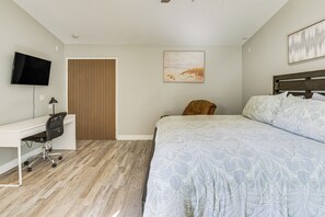 Apartment (0 Bedroom) | Interior - Pool Access & Private Deck: Mtn-view Bonita Studio (Bonita)