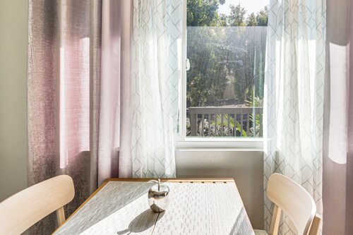 Pool Access & Private Deck: Mtn-view Bonita Studio