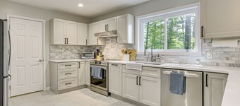 Boat, Fish & Unwind: Waterfront Gem in Pocono Mtns