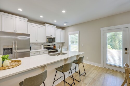 Near 17 Springs Sports Complex: Millbrook Duplex!