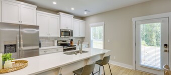 Near 17 Springs Sports Complex: Millbrook Duplex!