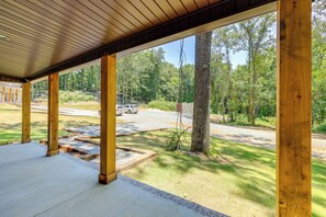 House (2 Bedrooms) | Interior - Walk to The Fields at 17 Springs: Millbrook Home! (Millbrook)