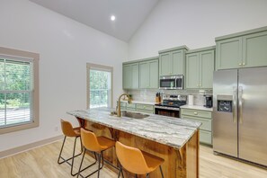 House (2 Bedrooms) | Interior - Walk to The Fields at 17 Springs: Millbrook Home! (Millbrook)