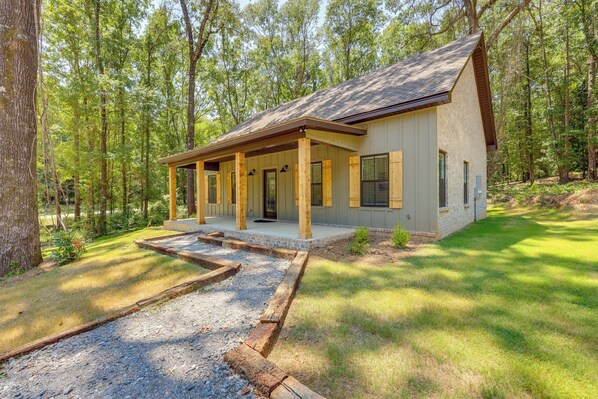 House (2 Bedrooms) | Interior - Walk to The Fields at 17 Springs: Millbrook Home! (Millbrook)