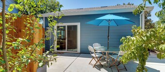 3 Mi to UC Davis: Retreat w/ Furnished Patio!