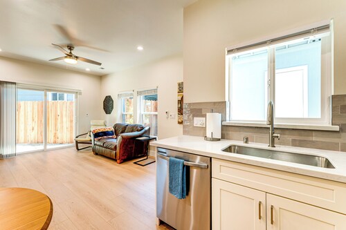 3 Mi to UC Davis: Retreat w/ Furnished Patio!