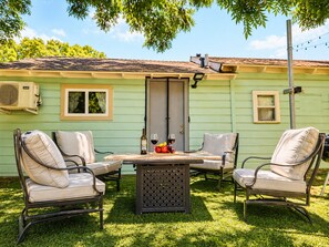 Outdoor dining - Guest house/Patio,Kitchen/parking/DFW (Irving)