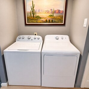 Interior - Guest house/Patio,Kitchen/parking/DFW (Irving)