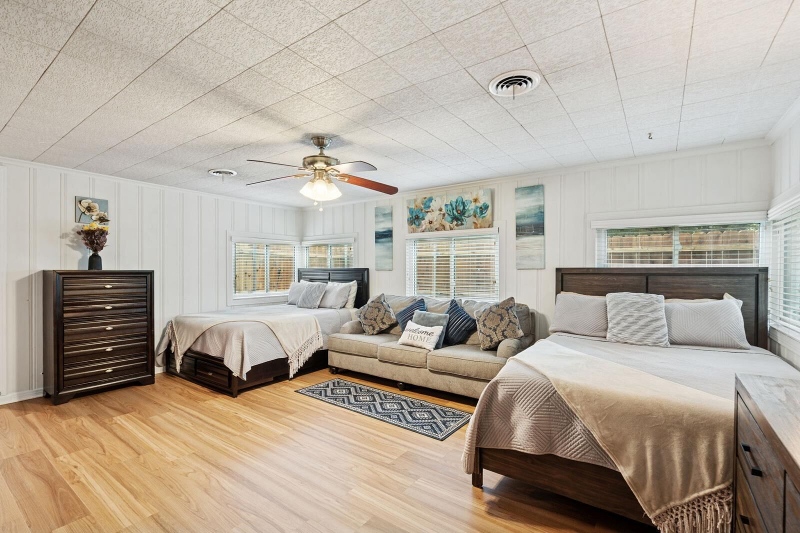 1 habitación, tabla de planchar con plancha, internet y ropa de cama 