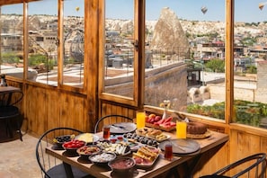 Free daily buffet breakfast