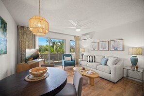 Smart TV, books - Plantation Hale Suites J9, AC, Walk to town, Near Beaches, Wifi (Kapaa)
