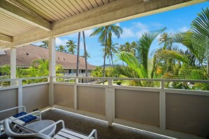 Property grounds - Plantation Hale Suites J9, AC, Walk to town, Near Beaches, Wifi (Kapaa)