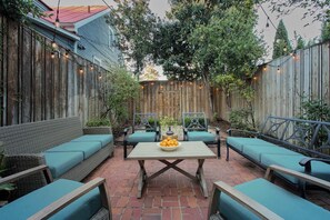 Unclassified image, 5 of 30, button