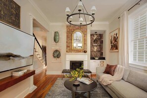 Unclassified image, 2 of 30, button