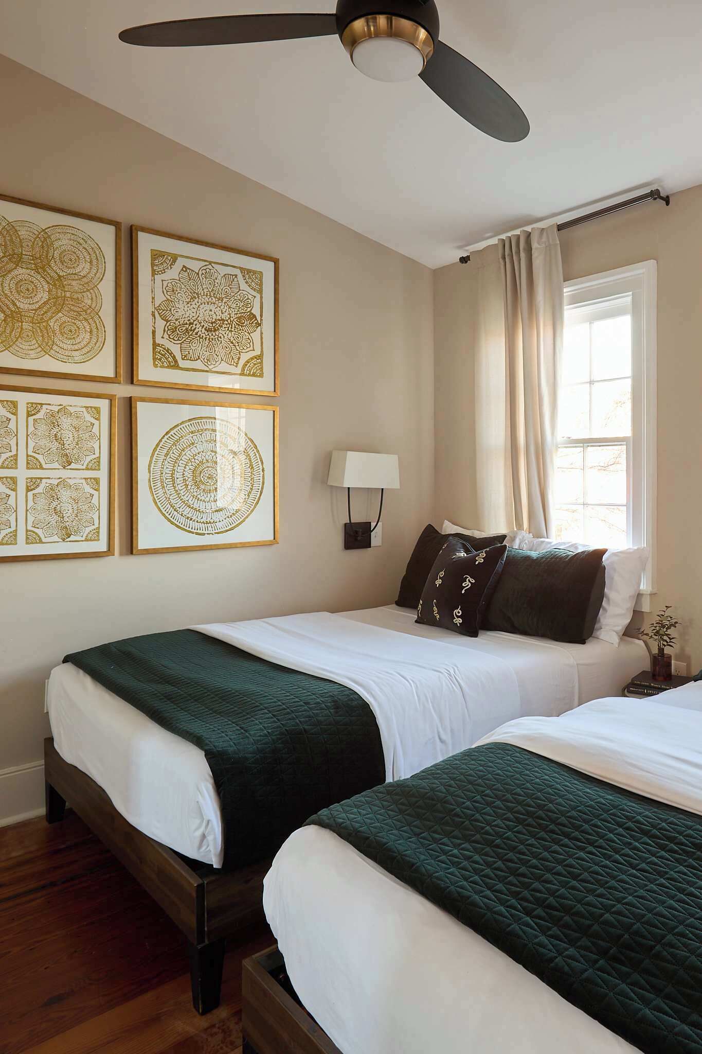 4 Schlafzimmer, Schreibtisch, Bügeleisen/Bügelbrett, Reisekinderbett