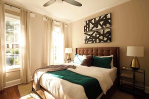 4 عدّة غرف نوم ومكتب ومكواة/لوح كي وسرير سفر