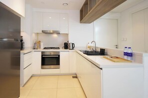 Apartment, City View | Private kitchen | Full-sized fridge, microwave, oven, stovetop