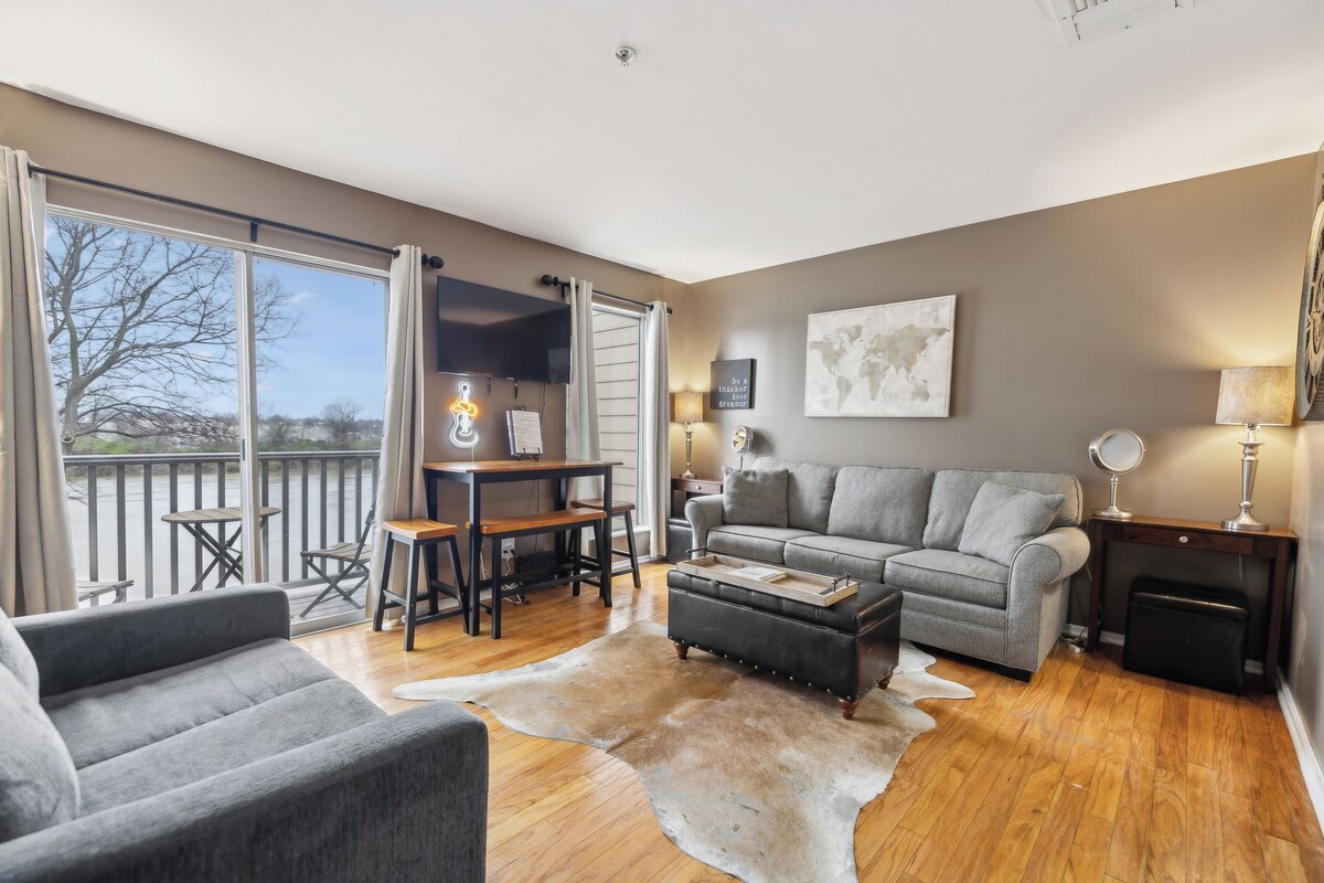 Germantown Area: Riverfront View, Titan's Stadium, Downtown, Food, & Good Times!