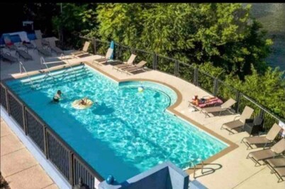 Germantown Area: Riverfront View, Titan's Stadium, Downtown, Food, & Good Times!