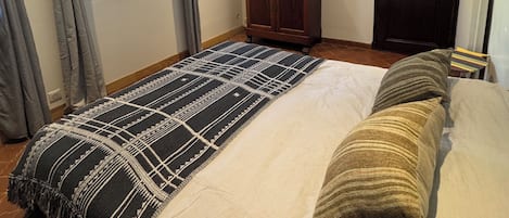 3 chambres, fer et planche Ă repasser, Wi-Fi, draps fournis