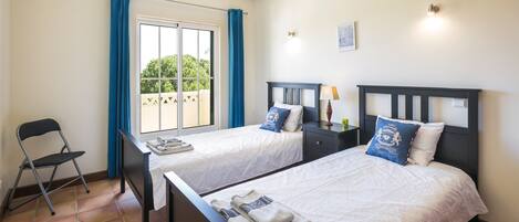 House | 2 bedrooms, iron/ironing board