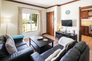 House | Living room - Charming Benagil Apartment Near Praia de Benagil (Lagoa)