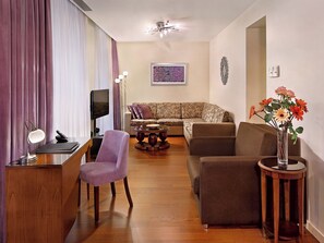 In-room safe, individually decorated, individually furnished, desk