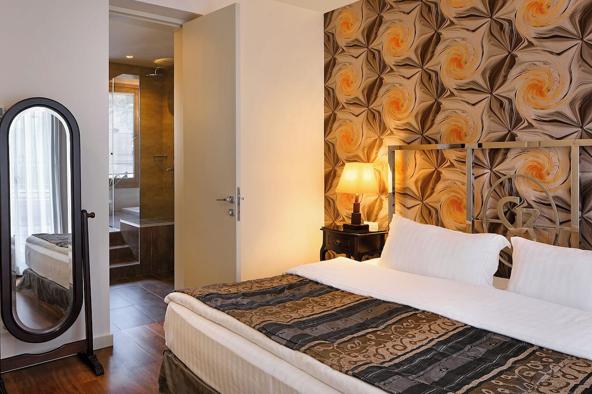 In-room safe, individually decorated, individually furnished, desk