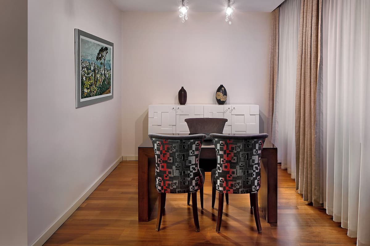 In-room safe, individually decorated, individually furnished, desk