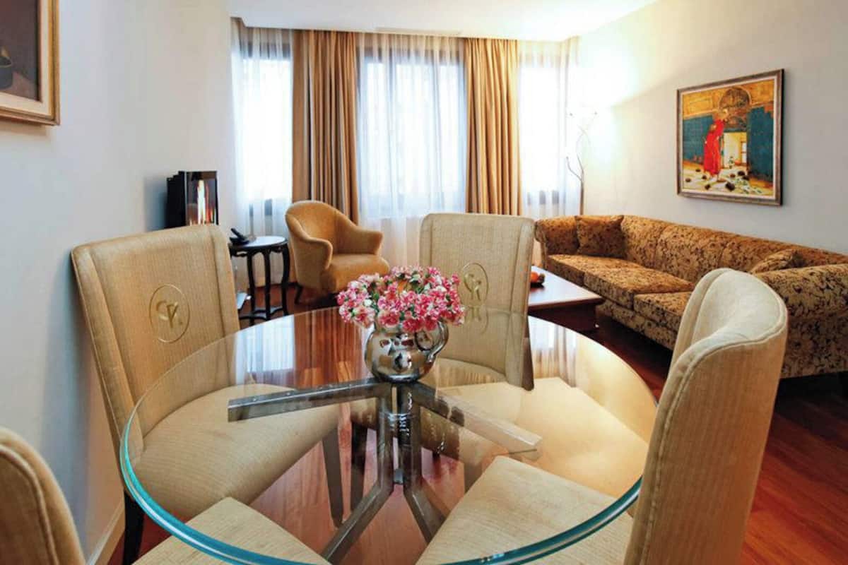 In-room safe, individually decorated, individually furnished, desk
