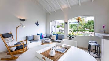 Una televisión, una oficina